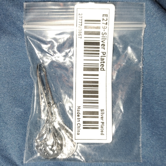 Earrings - Picture 5 of 10